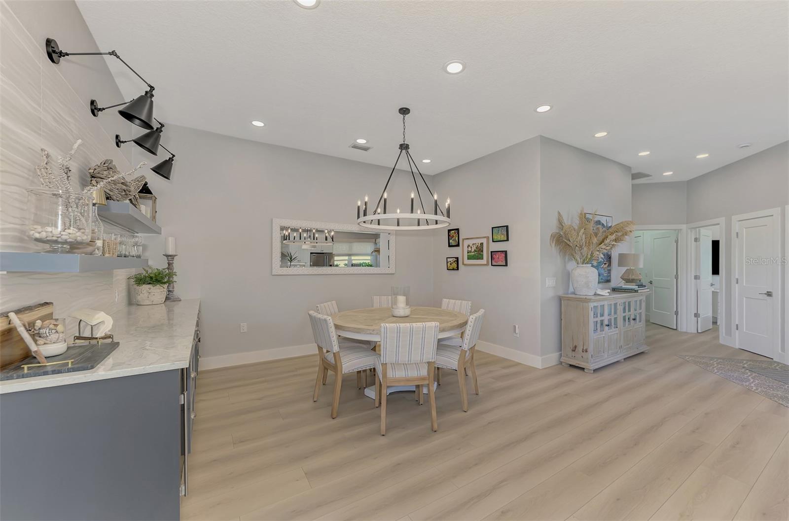 VENICE GOLF & COUNTRY CLUB UNIT 2-B - Residential Lease