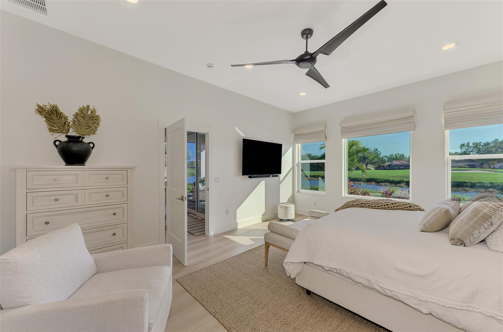 VENICE GOLF & COUNTRY CLUB UNIT 2-B - Residential Lease