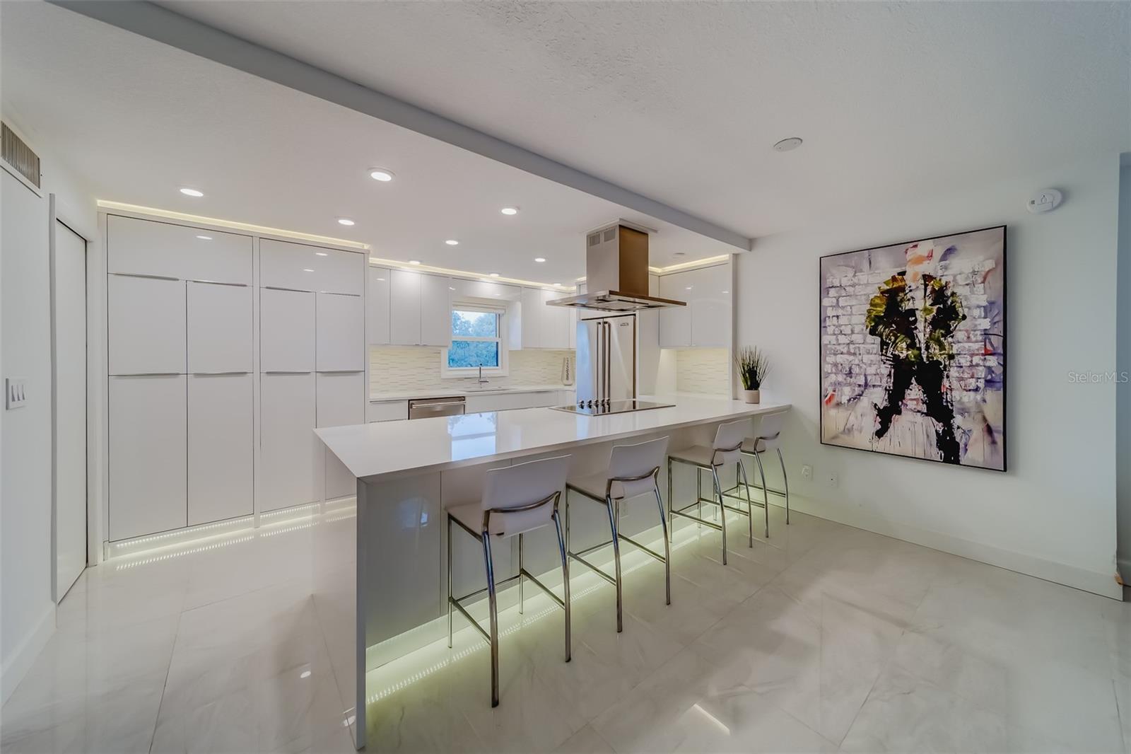 105 4TH AVENUE NE 215