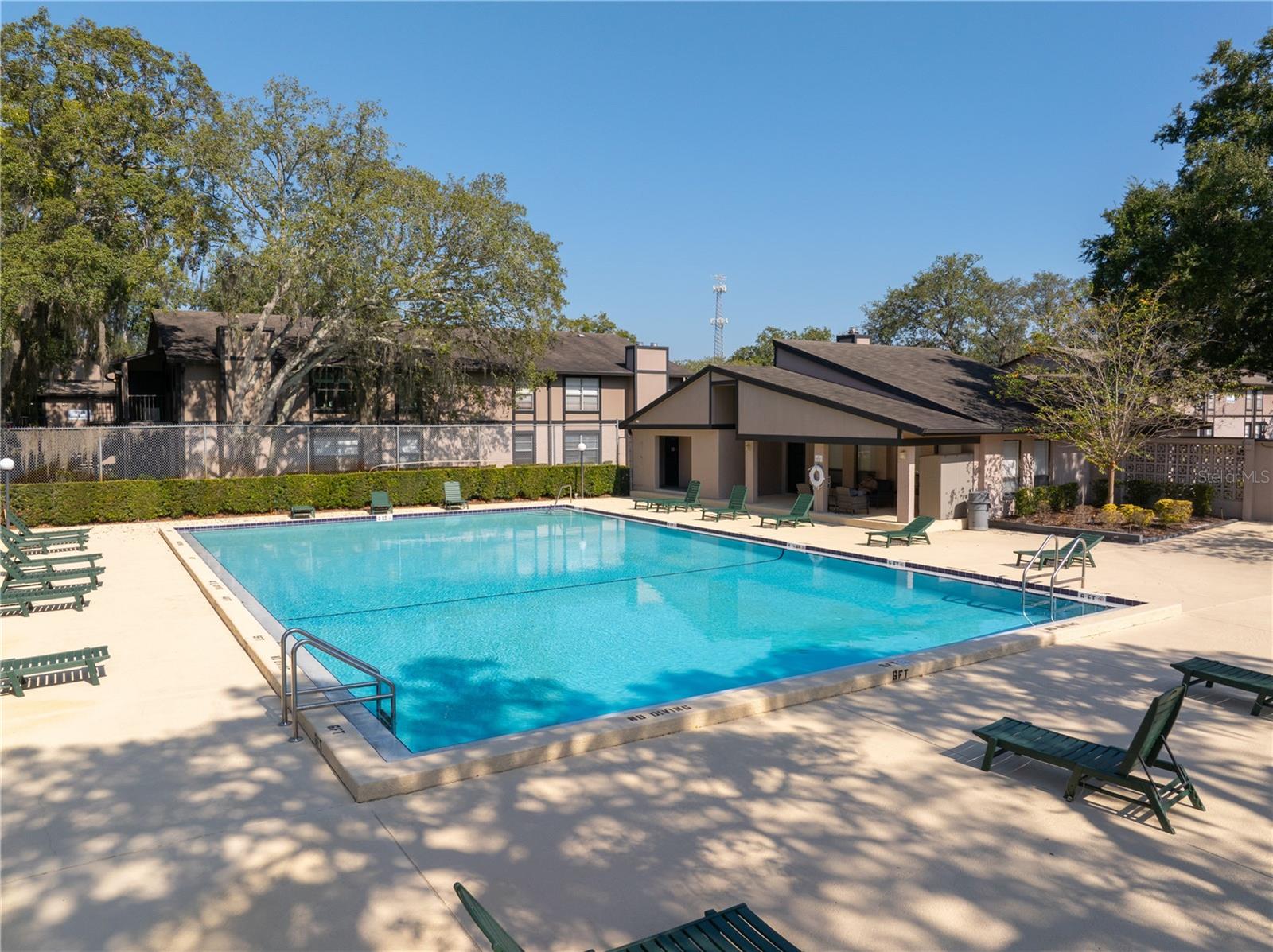 NORTH OAKS CONDO 01 - Residential