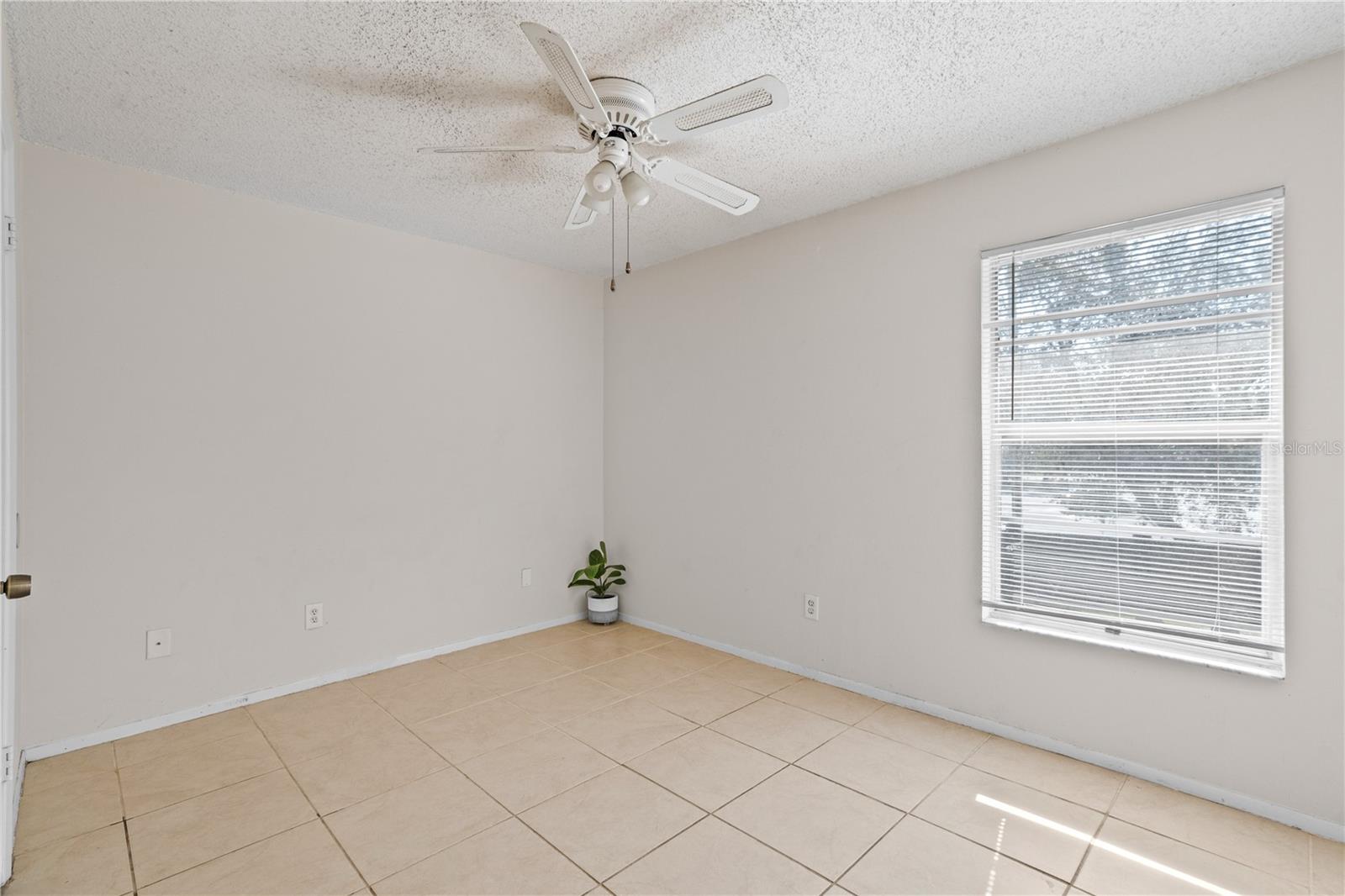 NORTH OAKS CONDO 01 - Residential