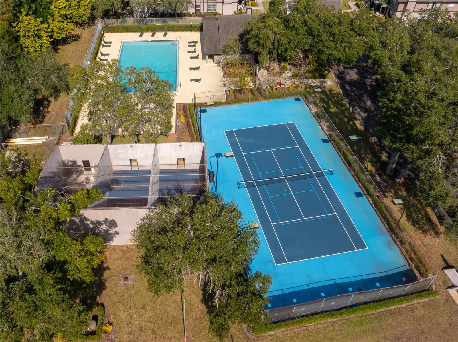 NORTH OAKS CONDO 01 - Residential