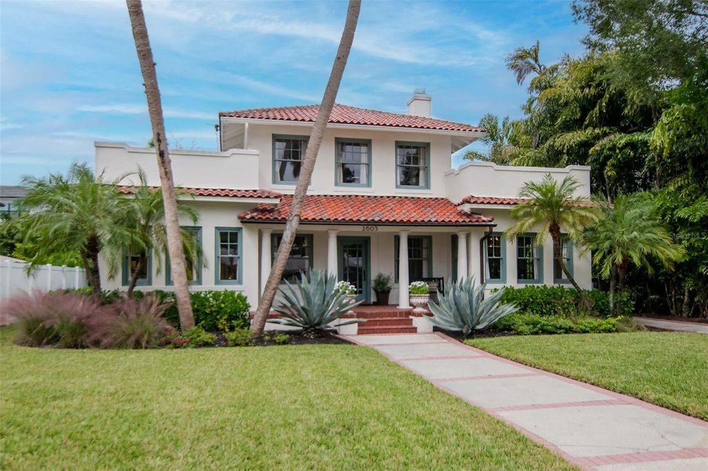 Photo of 2605 S Hawthorne Circle, Tampa, FL 33629 (MLS # TB8449250)