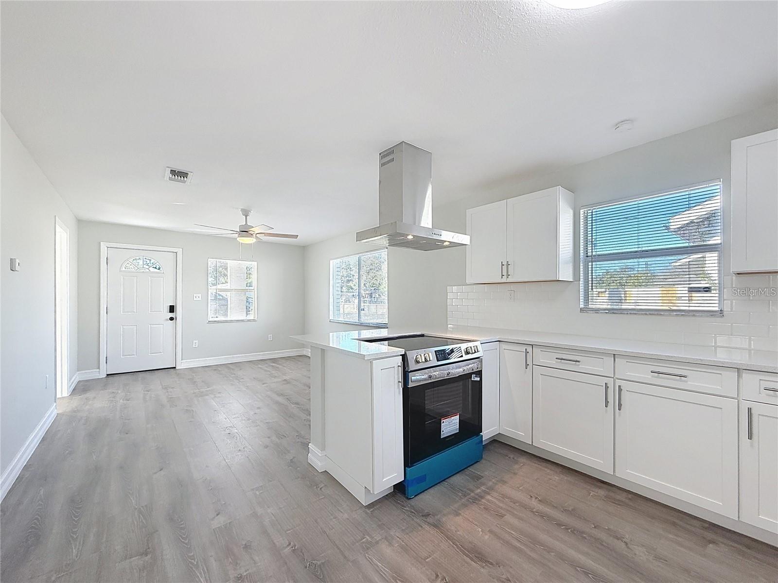 COUNTRY CLUB ESTATE SUB - Residential Lease