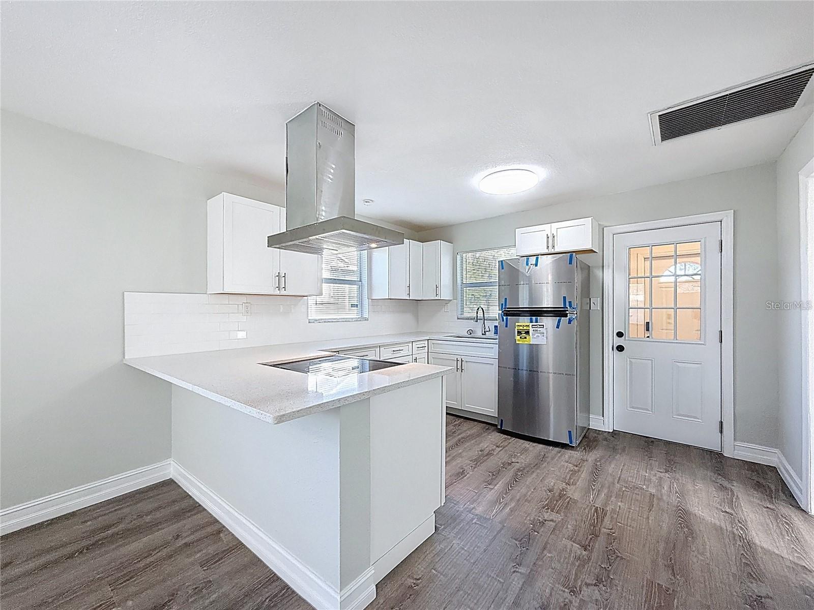 COUNTRY CLUB ESTATE SUB - Residential Lease