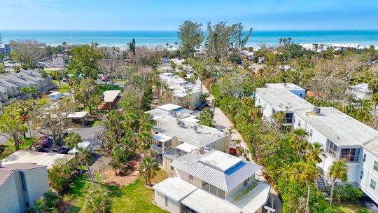 MCCALLS BEACH CASTLE - Residential