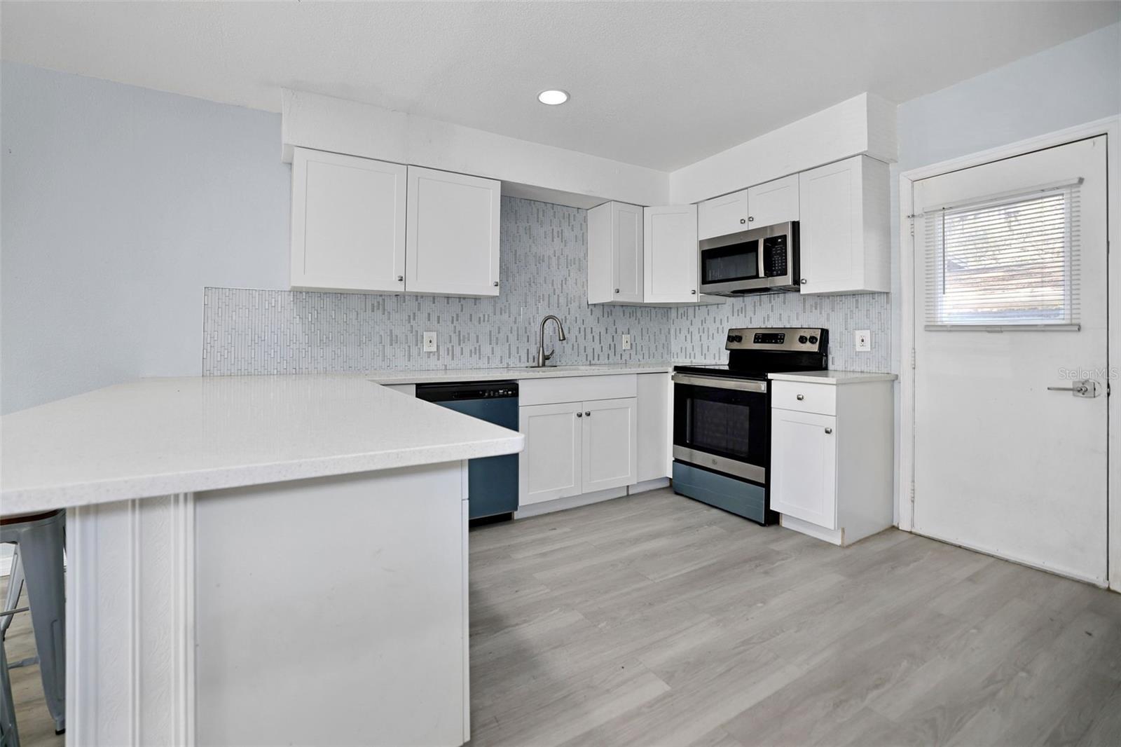 ROOSEVELT GROVES - Residential Lease