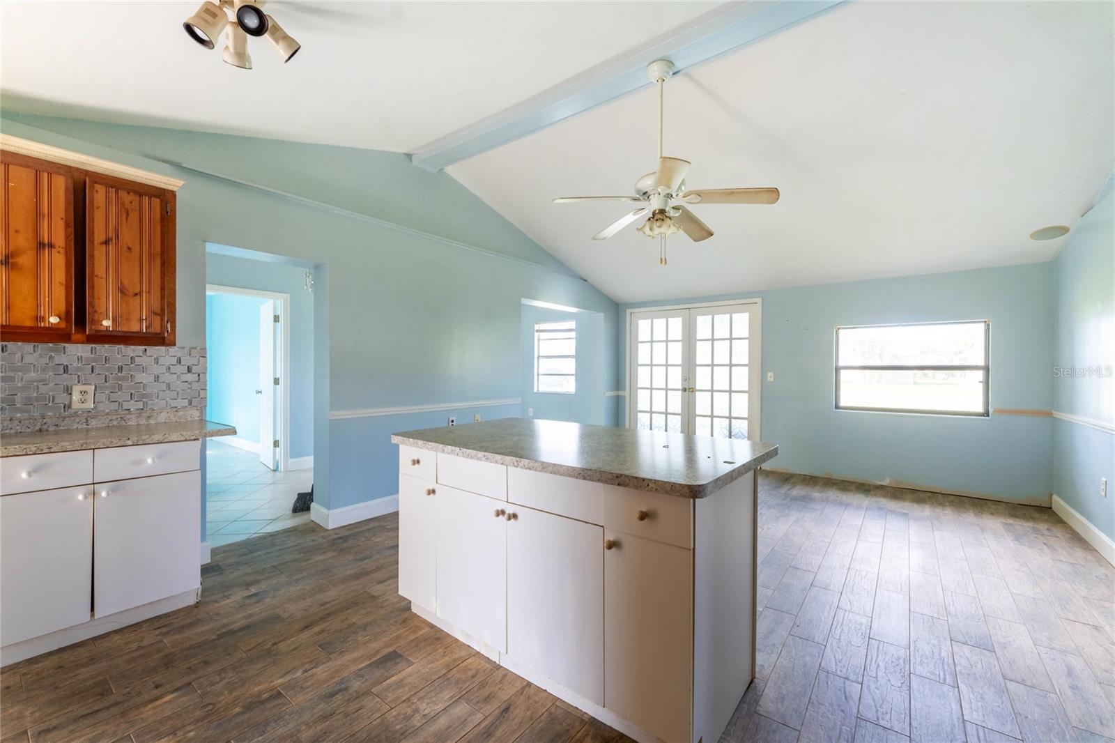 GROVELAND - Residential