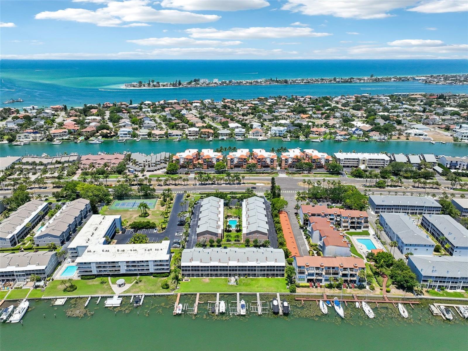 PALM ISLAND TOWNHOMES - Residential