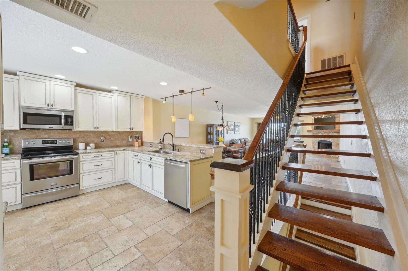 PALM ISLAND TOWNHOMES - Residential