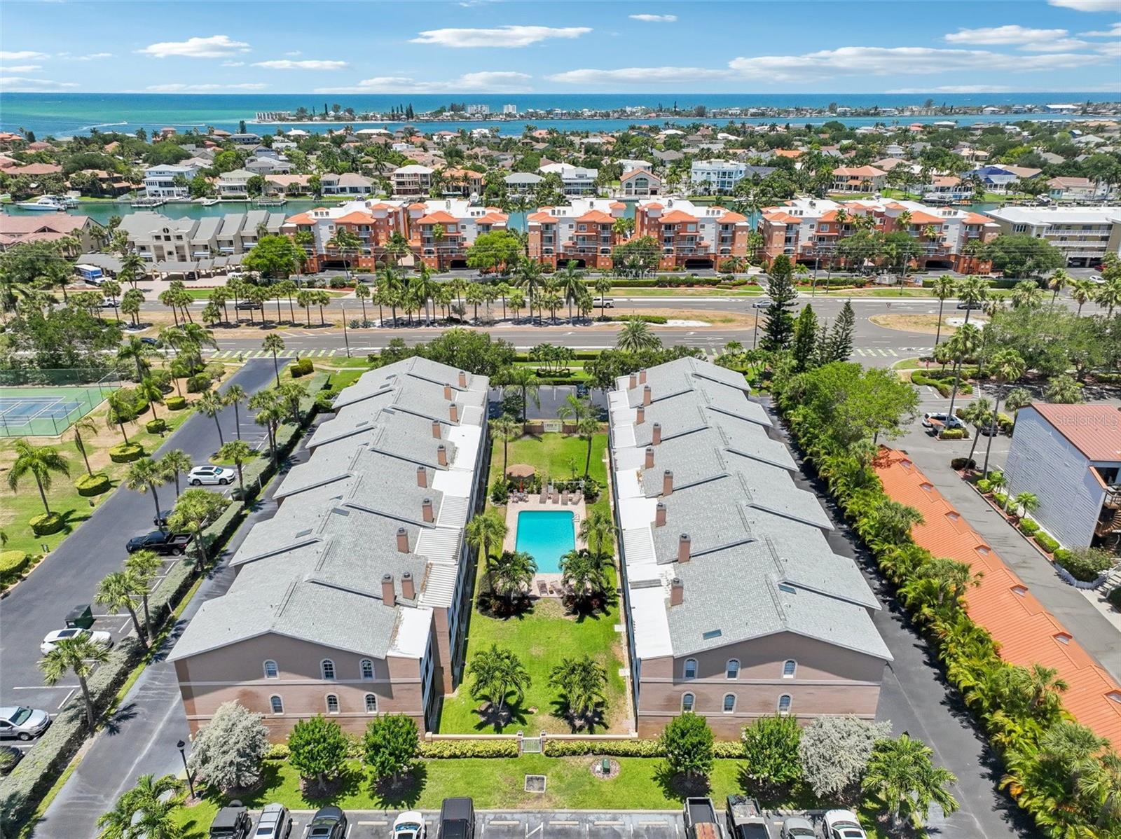 PALM ISLAND TOWNHOMES - Residential