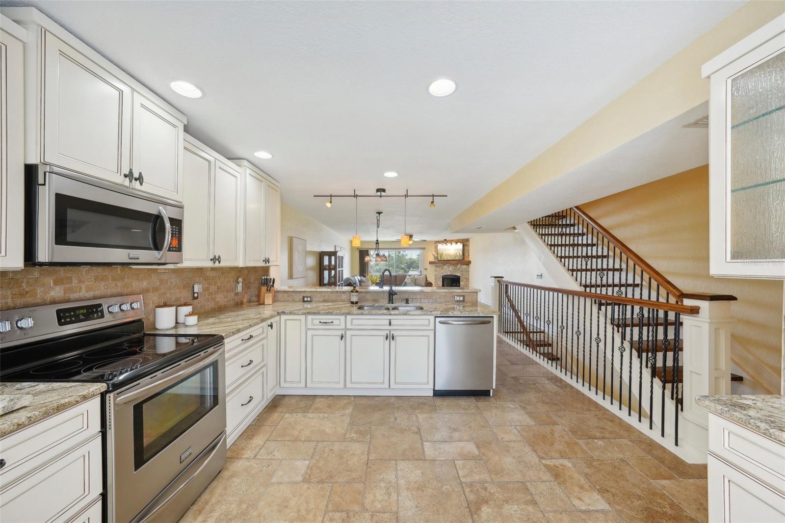 PALM ISLAND TOWNHOMES - Residential