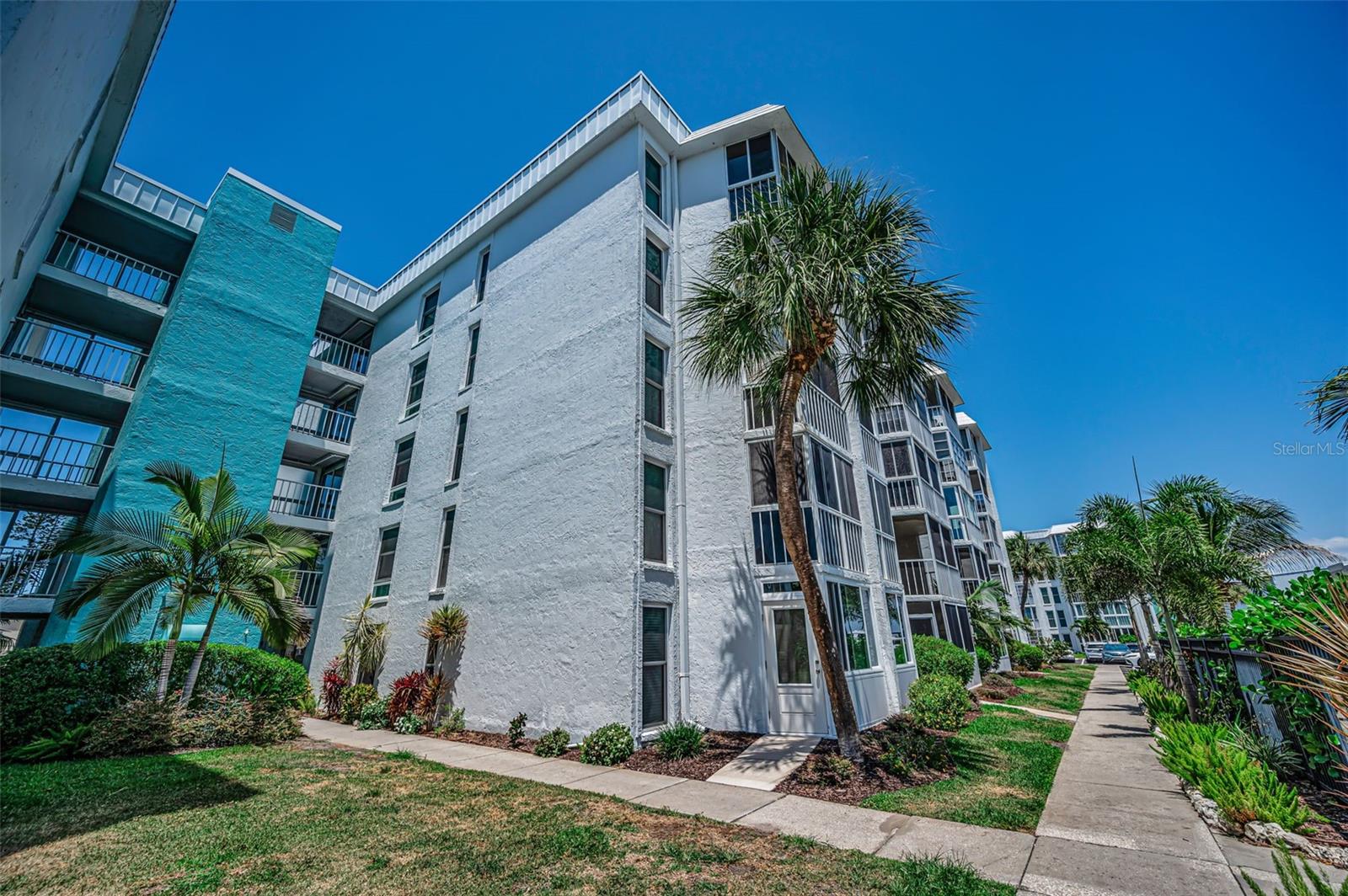 MOORINGS OF MAXIMO CONDO - Residential