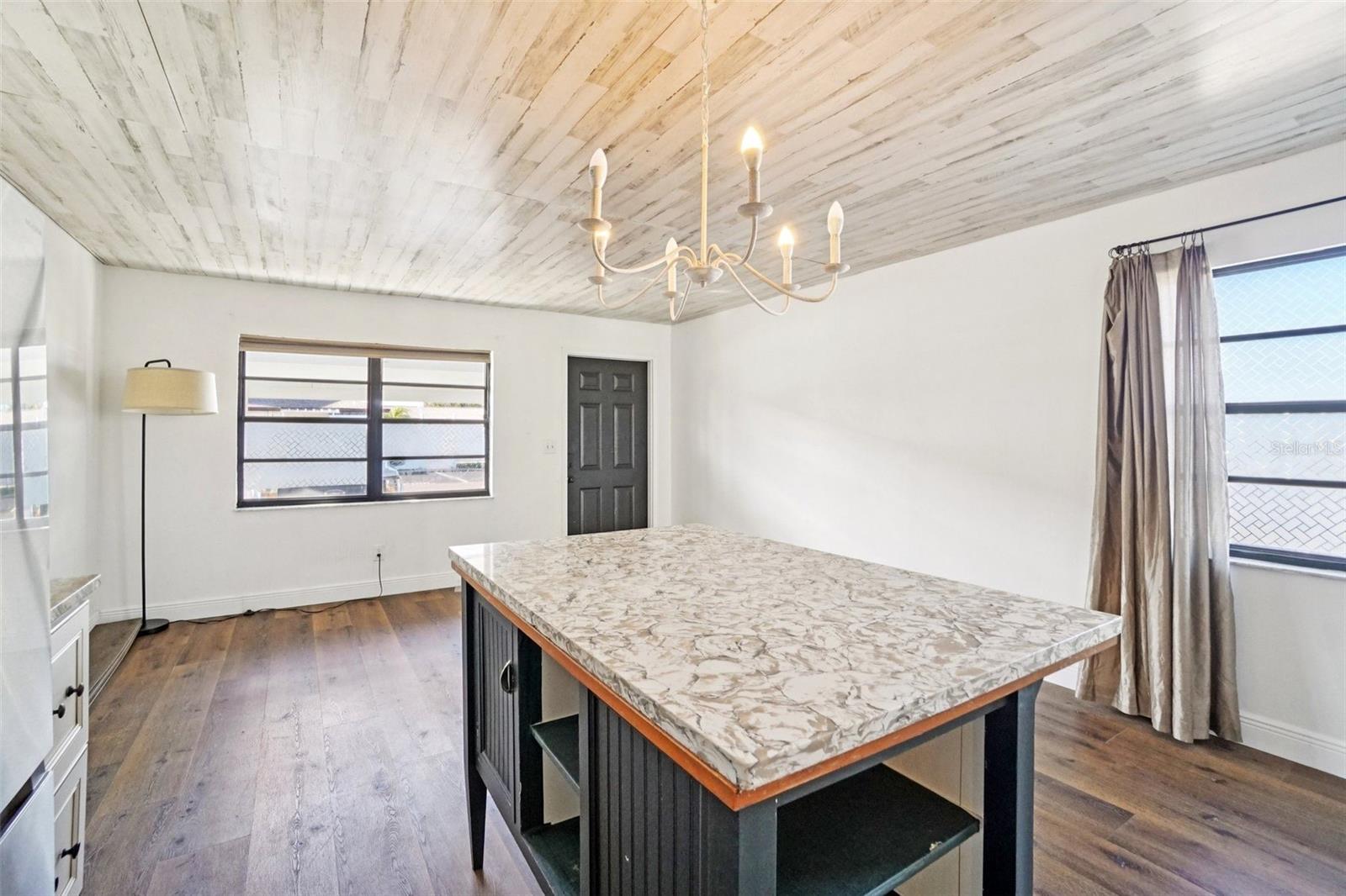 HILL CREST VILLAS - Residential