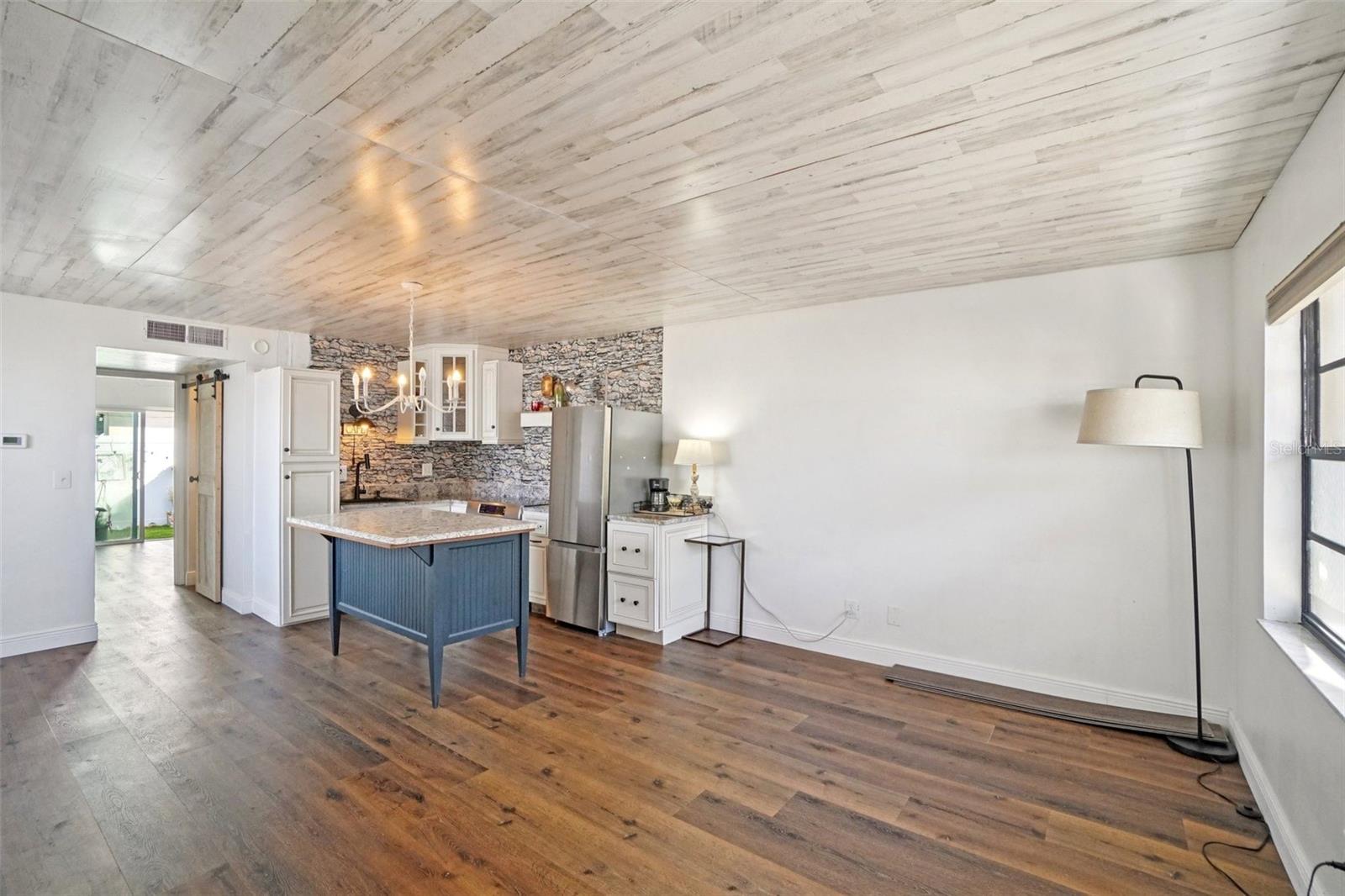 HILL CREST VILLAS - Residential