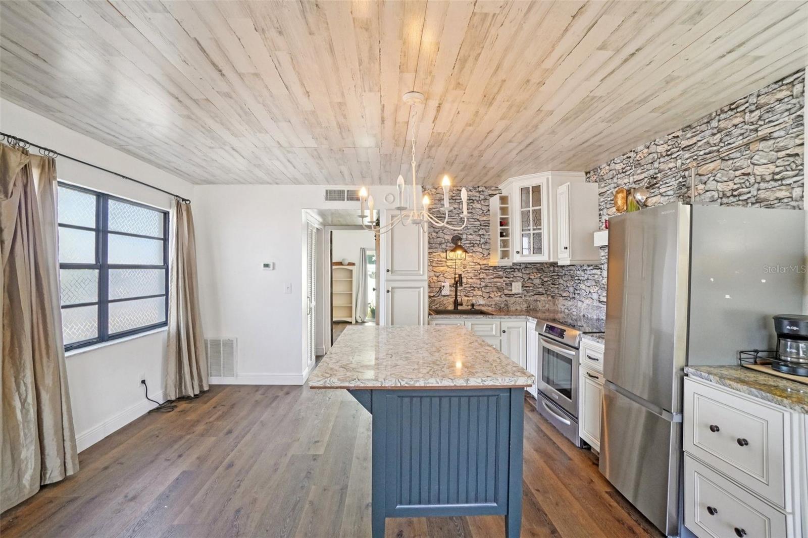 HILL CREST VILLAS - Residential