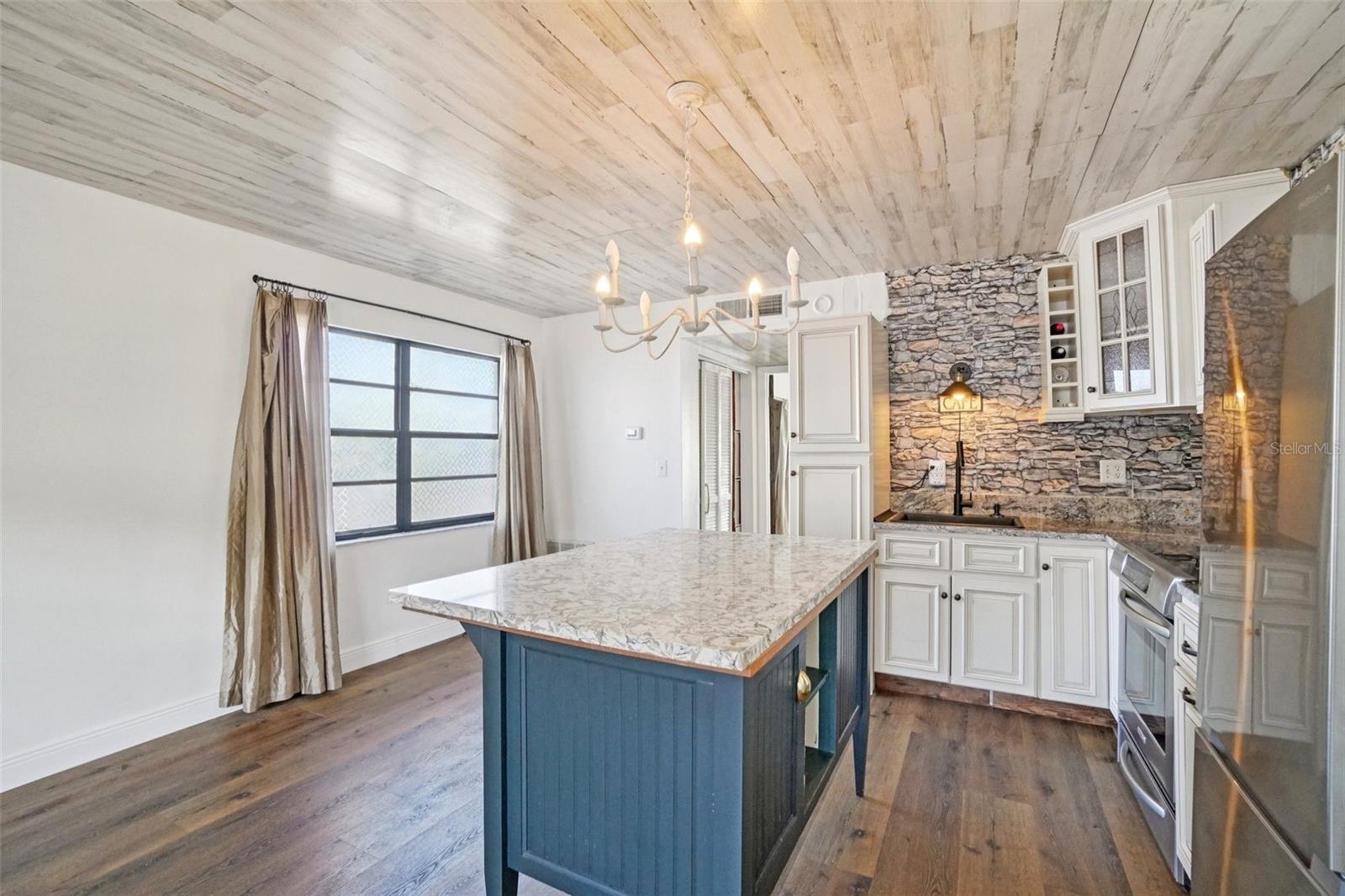 HILL CREST VILLAS - Residential