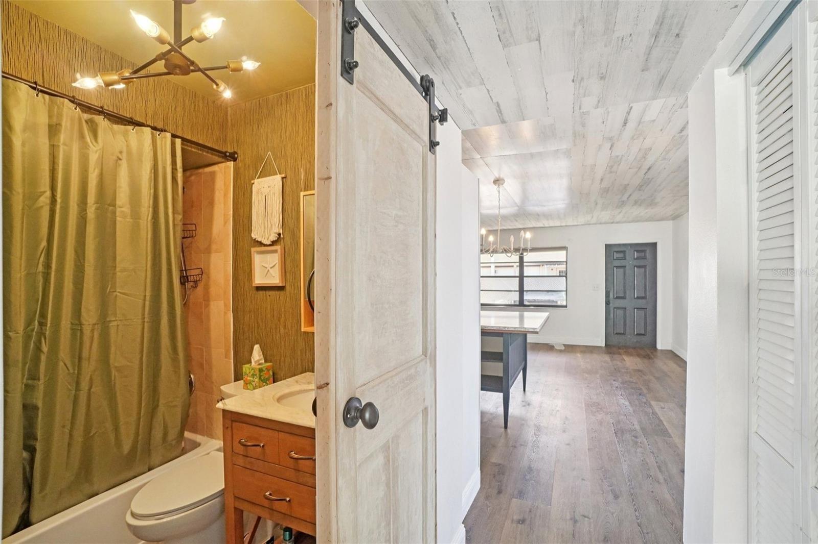 HILL CREST VILLAS - Residential