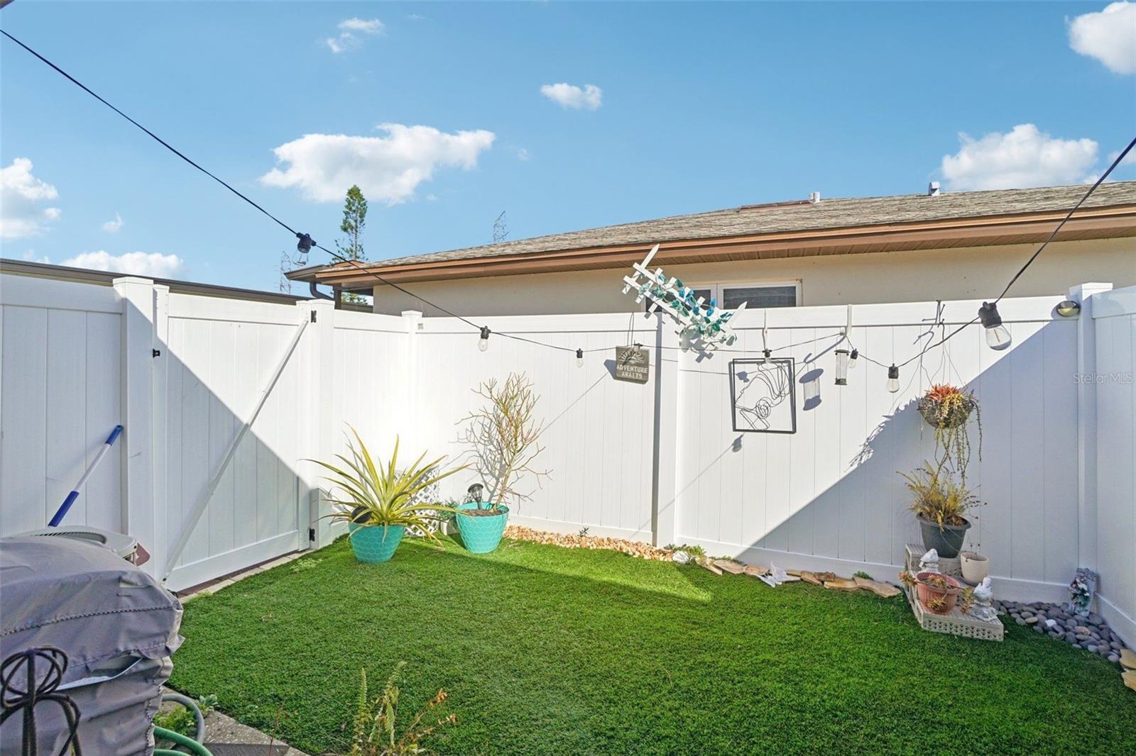 HILL CREST VILLAS - Residential