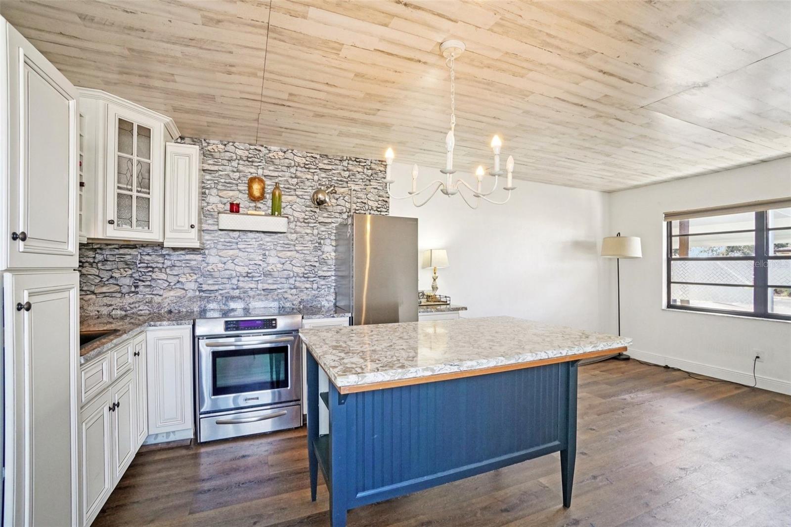 HILL CREST VILLAS - Residential