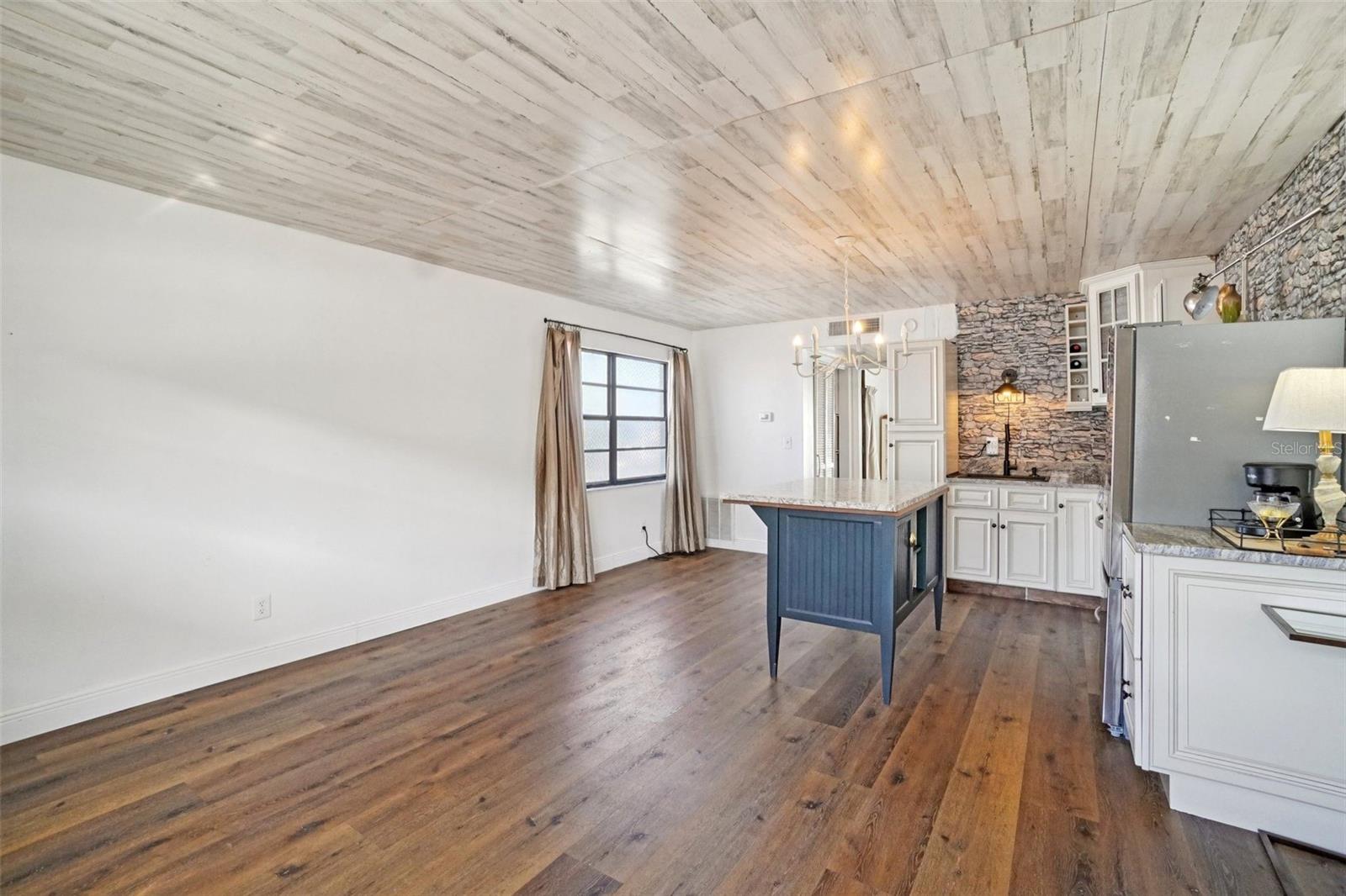 HILL CREST VILLAS - Residential