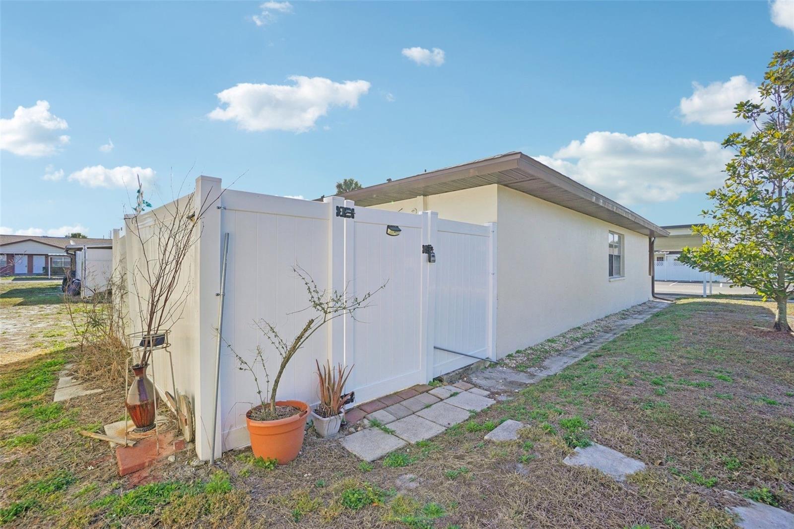 HILL CREST VILLAS - Residential