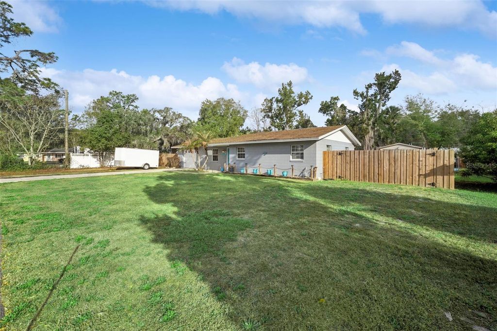 Photo of 16915 Cumbermoore Lane, Umatilla, FL 32784 (MLS # G5109196)