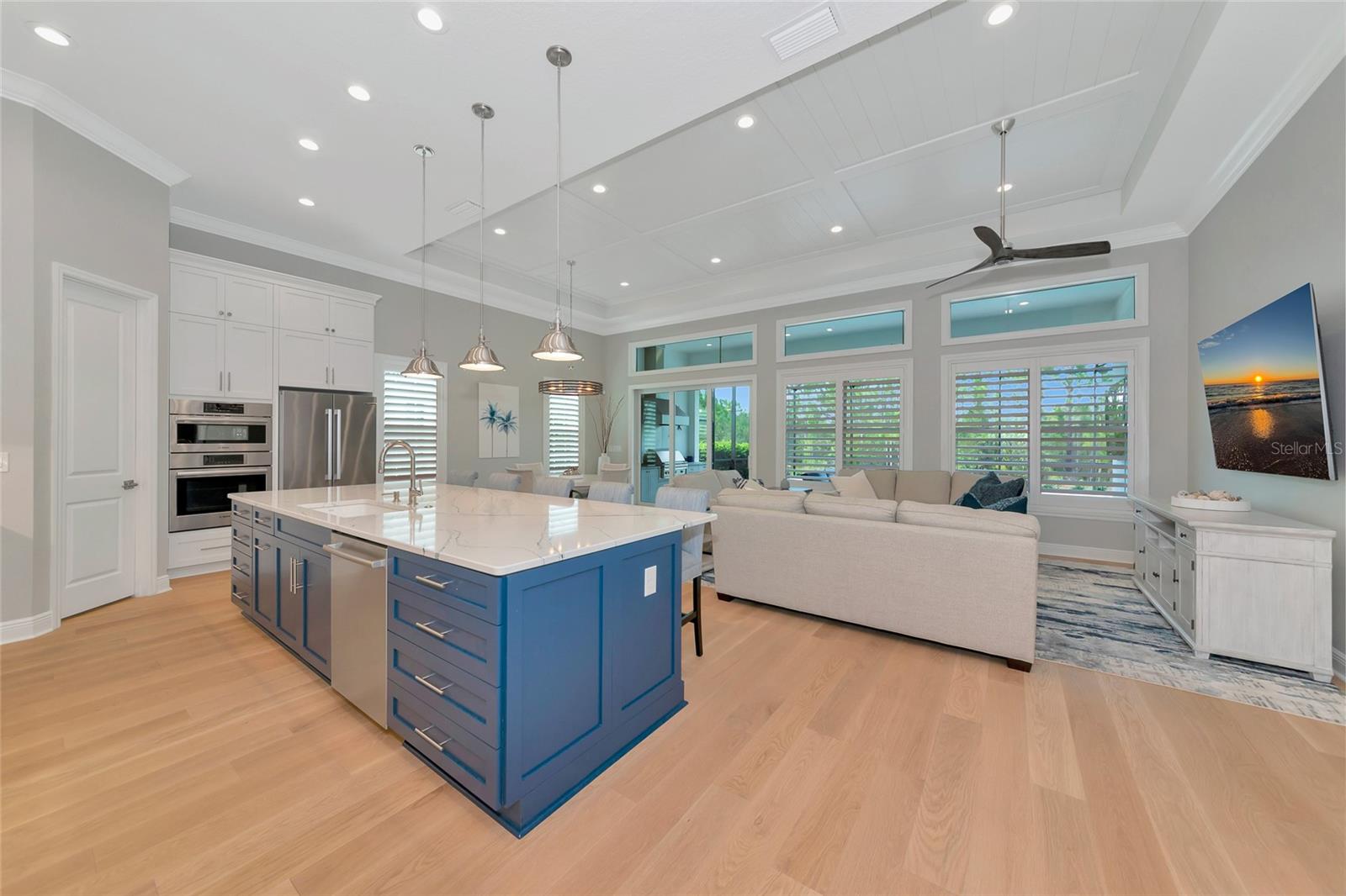COUNTRY CLUB EAST - Residential