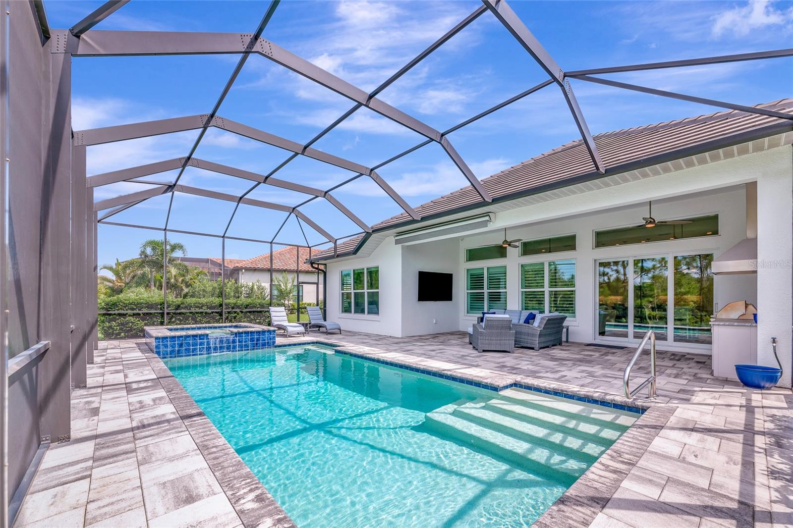 COUNTRY CLUB EAST - Residential