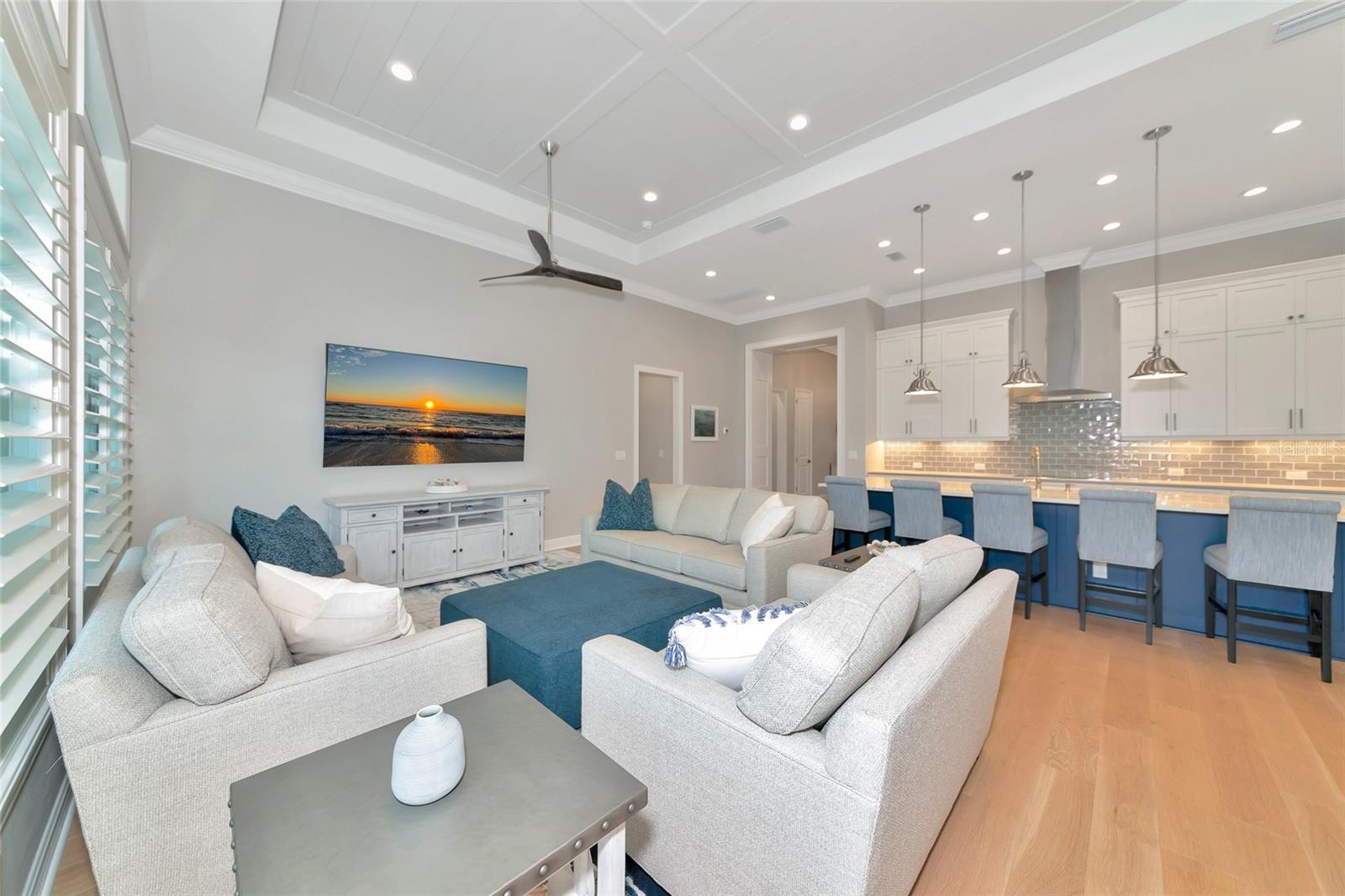 COUNTRY CLUB EAST - Residential