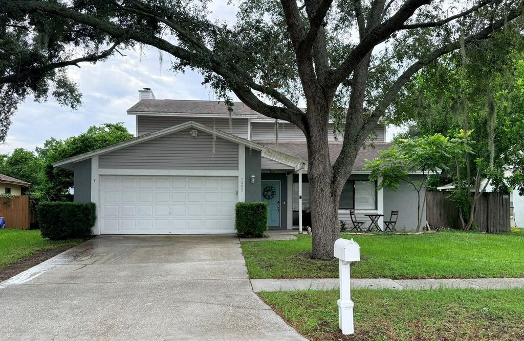 Photo of 4303 Ellenville Place, Valrico, FL 33596 (MLS # TB8533184)