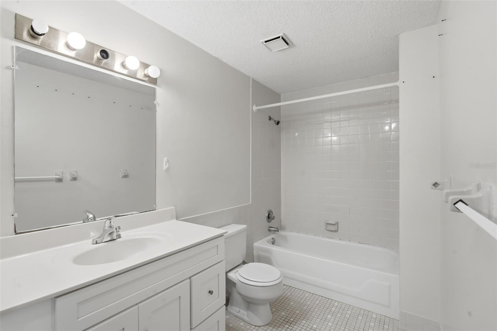 JEMECY OAK VILLAS CONDO PH 01-06 INC - Residential