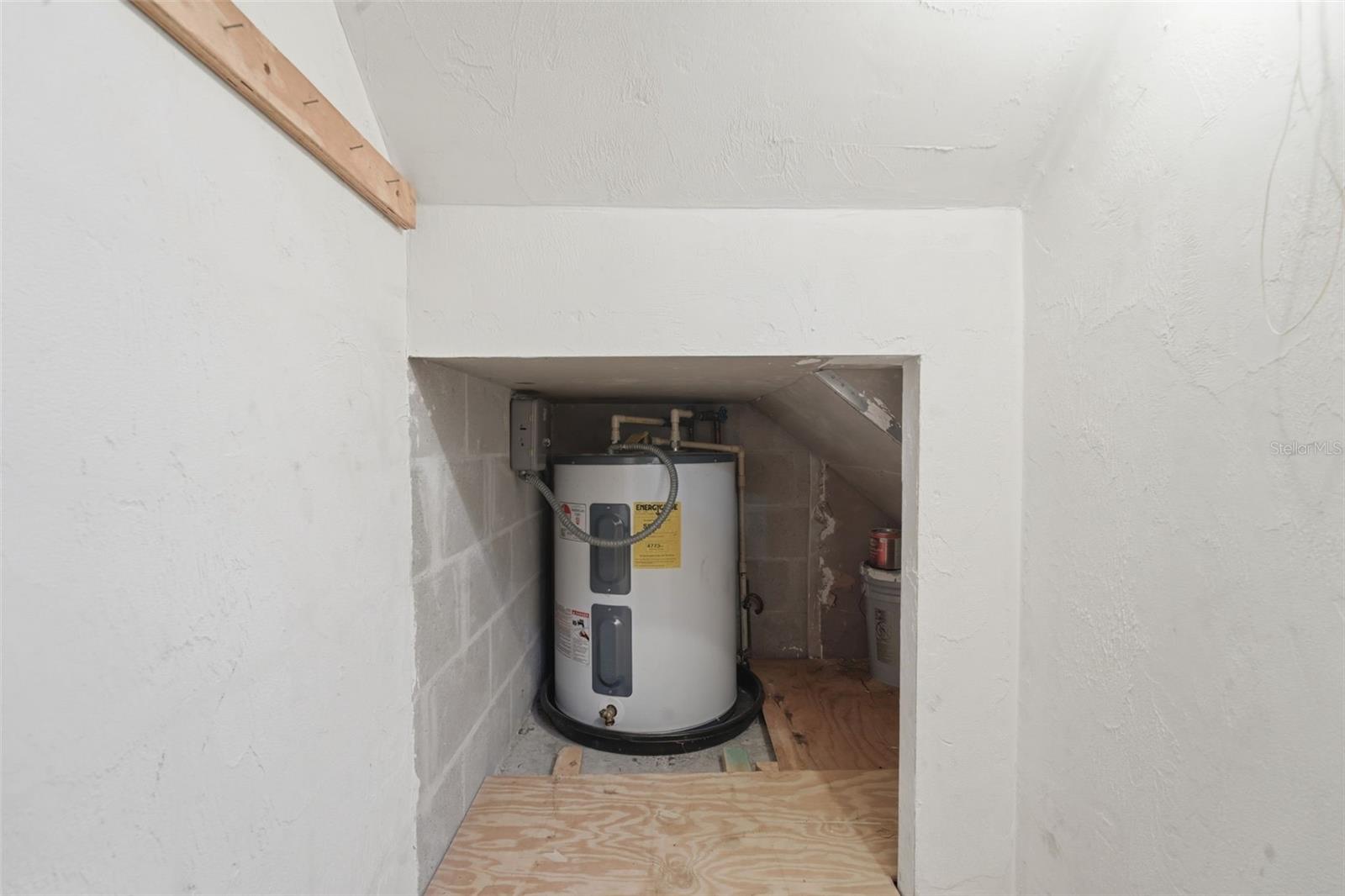 JEMECY OAK VILLAS CONDO PH 01-06 INC - Residential