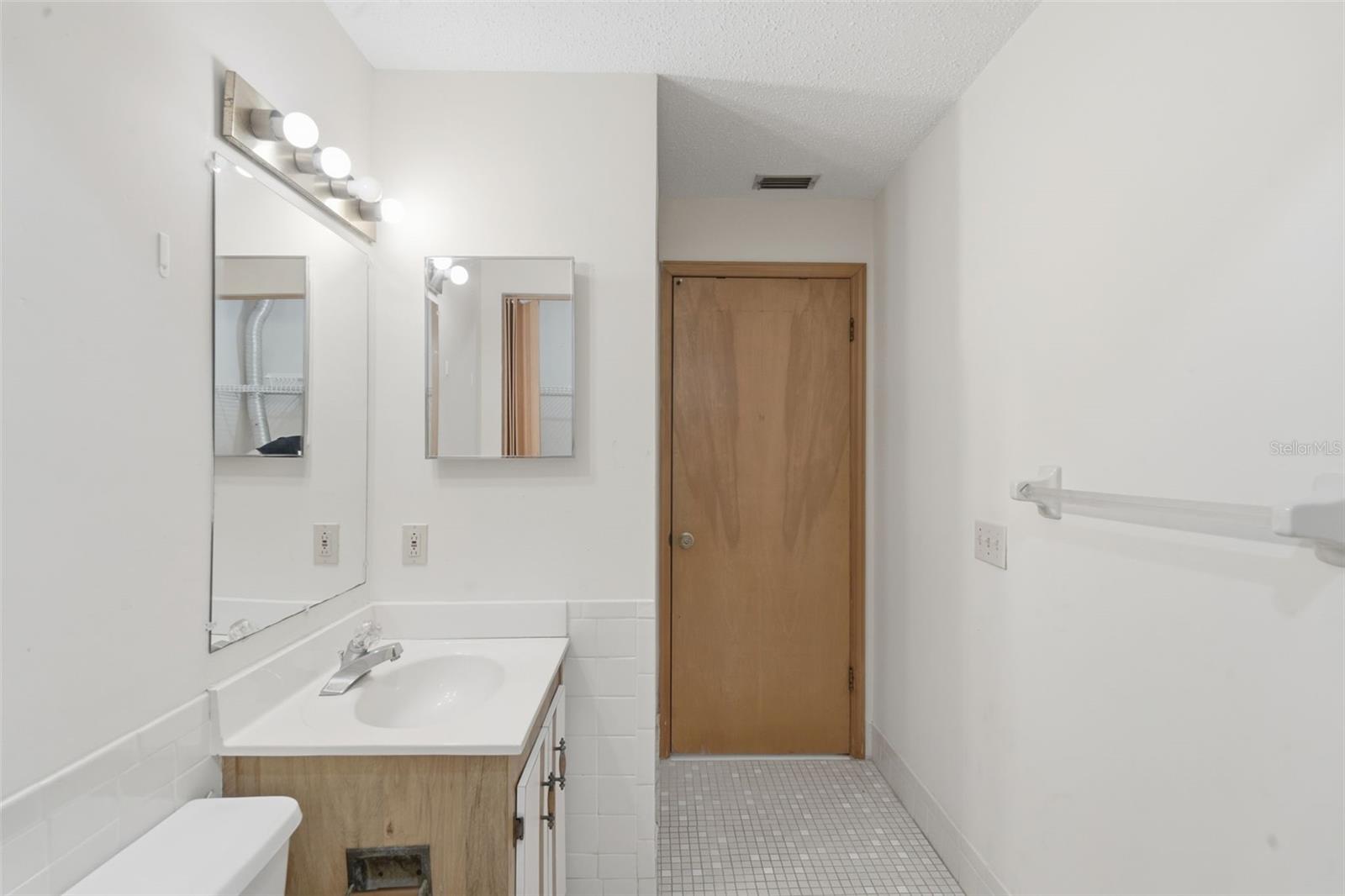 JEMECY OAK VILLAS CONDO PH 01-06 INC - Residential