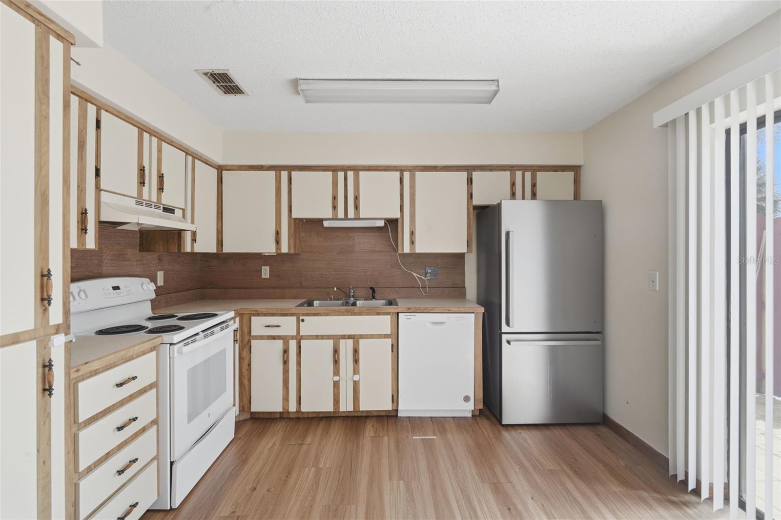 JEMECY OAK VILLAS CONDO PH 01-06 INC - Residential