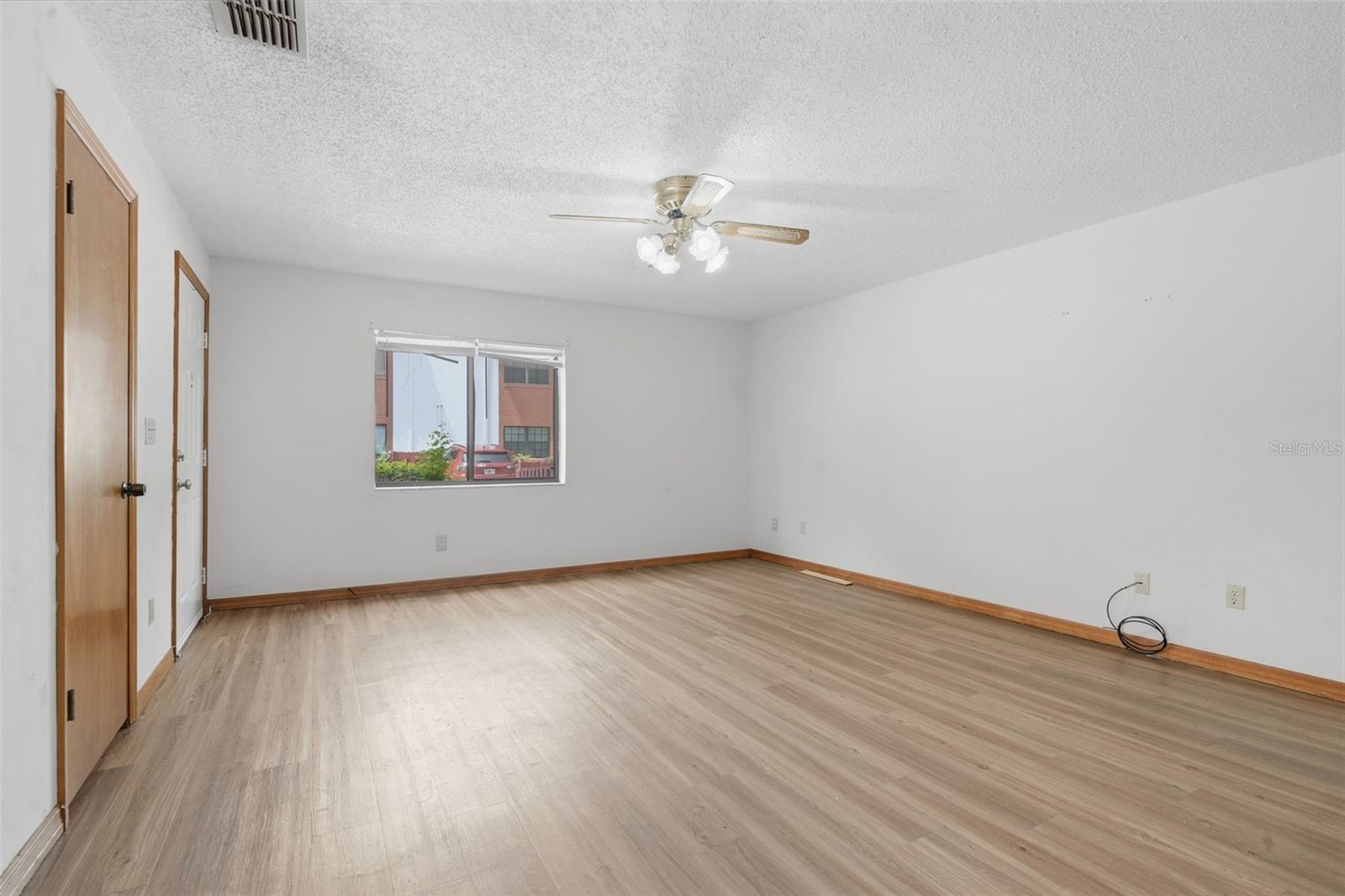 JEMECY OAK VILLAS CONDO PH 01-06 INC - Residential