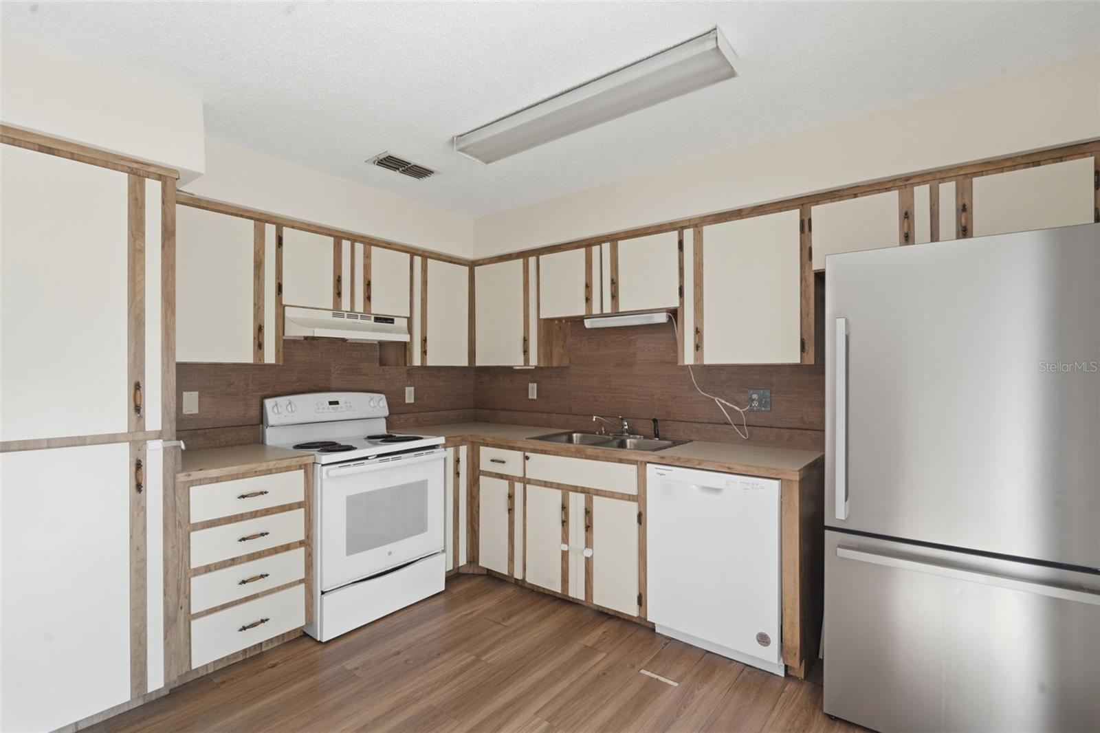 JEMECY OAK VILLAS CONDO PH 01-06 INC - Residential