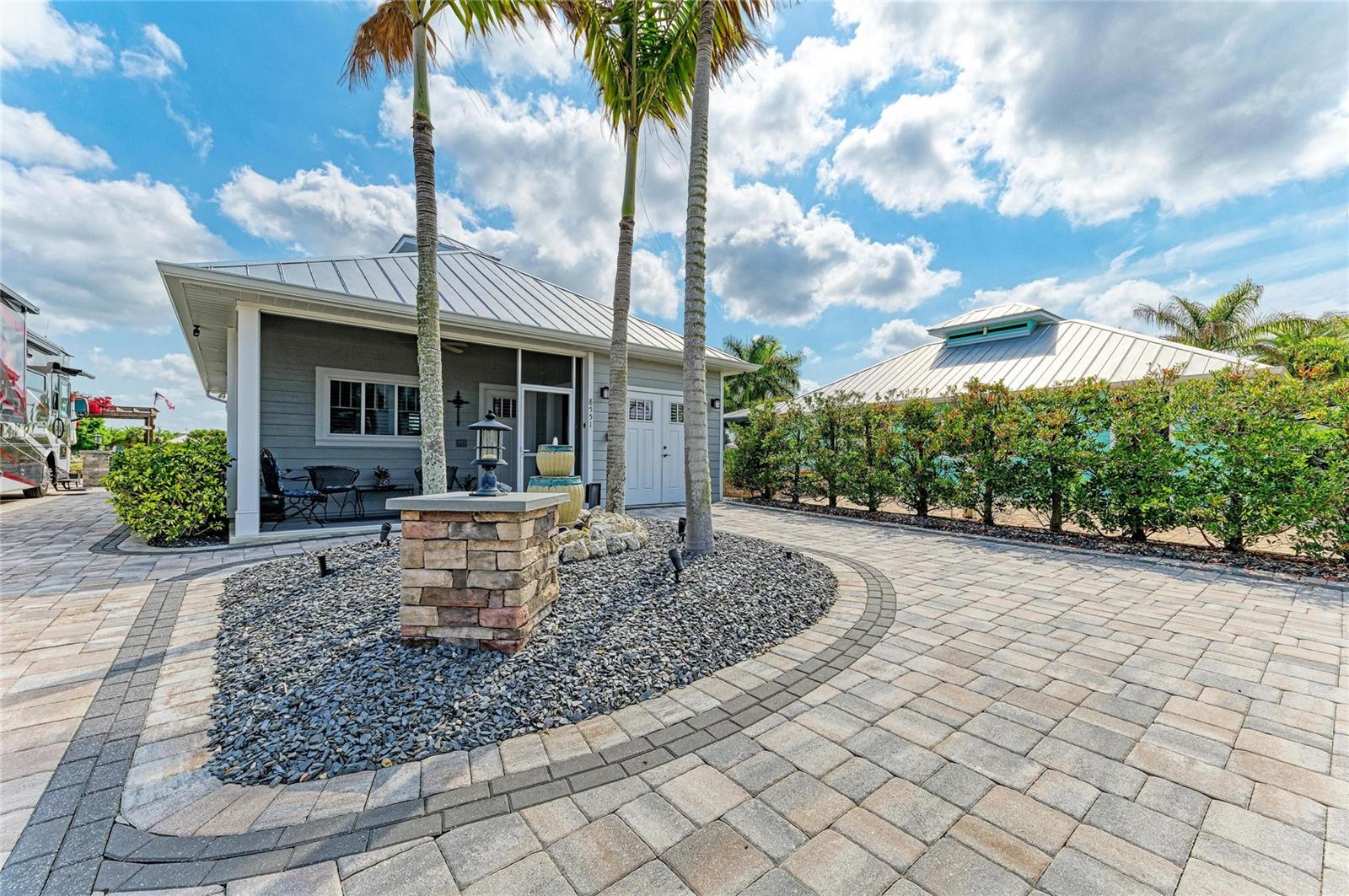 THORNTON CRK MOTORCOACH RESIDENCE - Residential