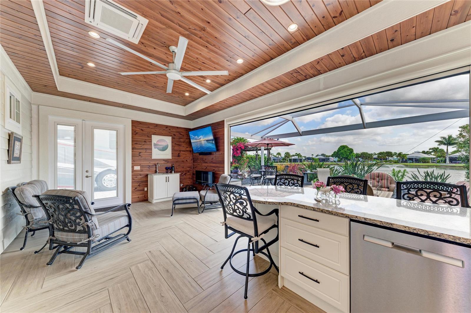 THORNTON CRK MOTORCOACH RESIDENCE - Residential