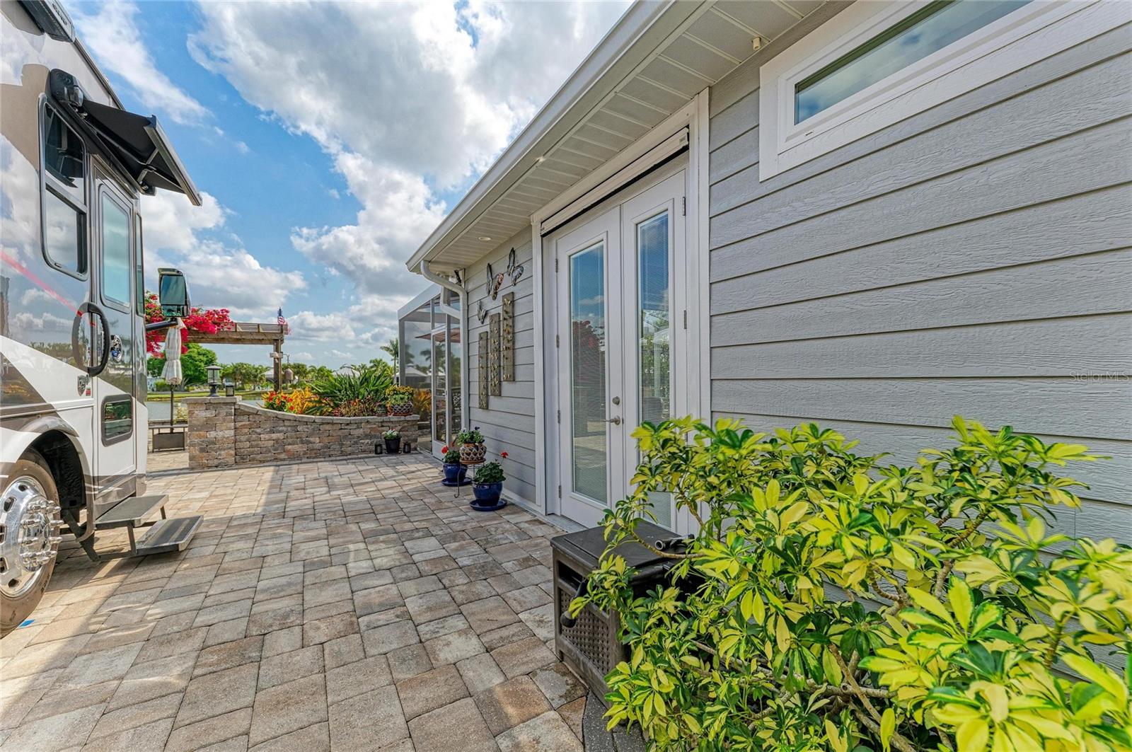 THORNTON CRK MOTORCOACH RESIDENCE - Residential