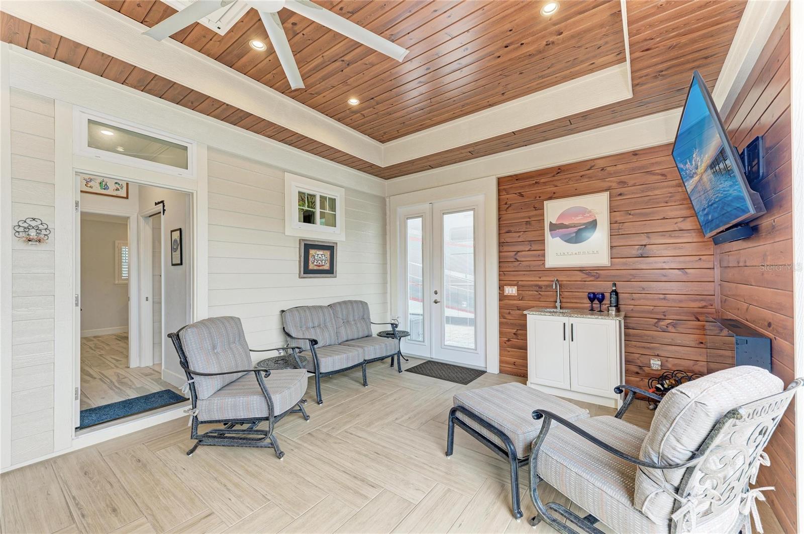 THORNTON CRK MOTORCOACH RESIDENCE - Residential