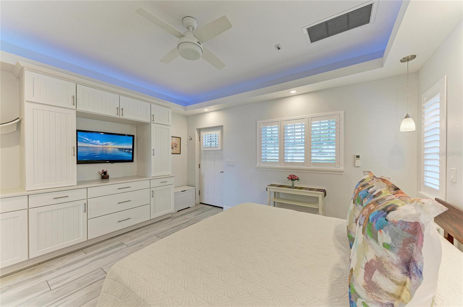 THORNTON CRK MOTORCOACH RESIDENCE - Residential