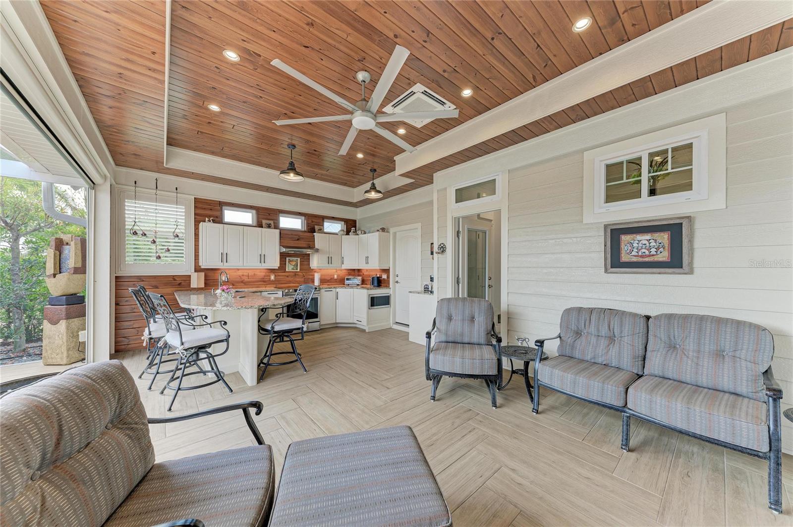 THORNTON CRK MOTORCOACH RESIDENCE - Residential