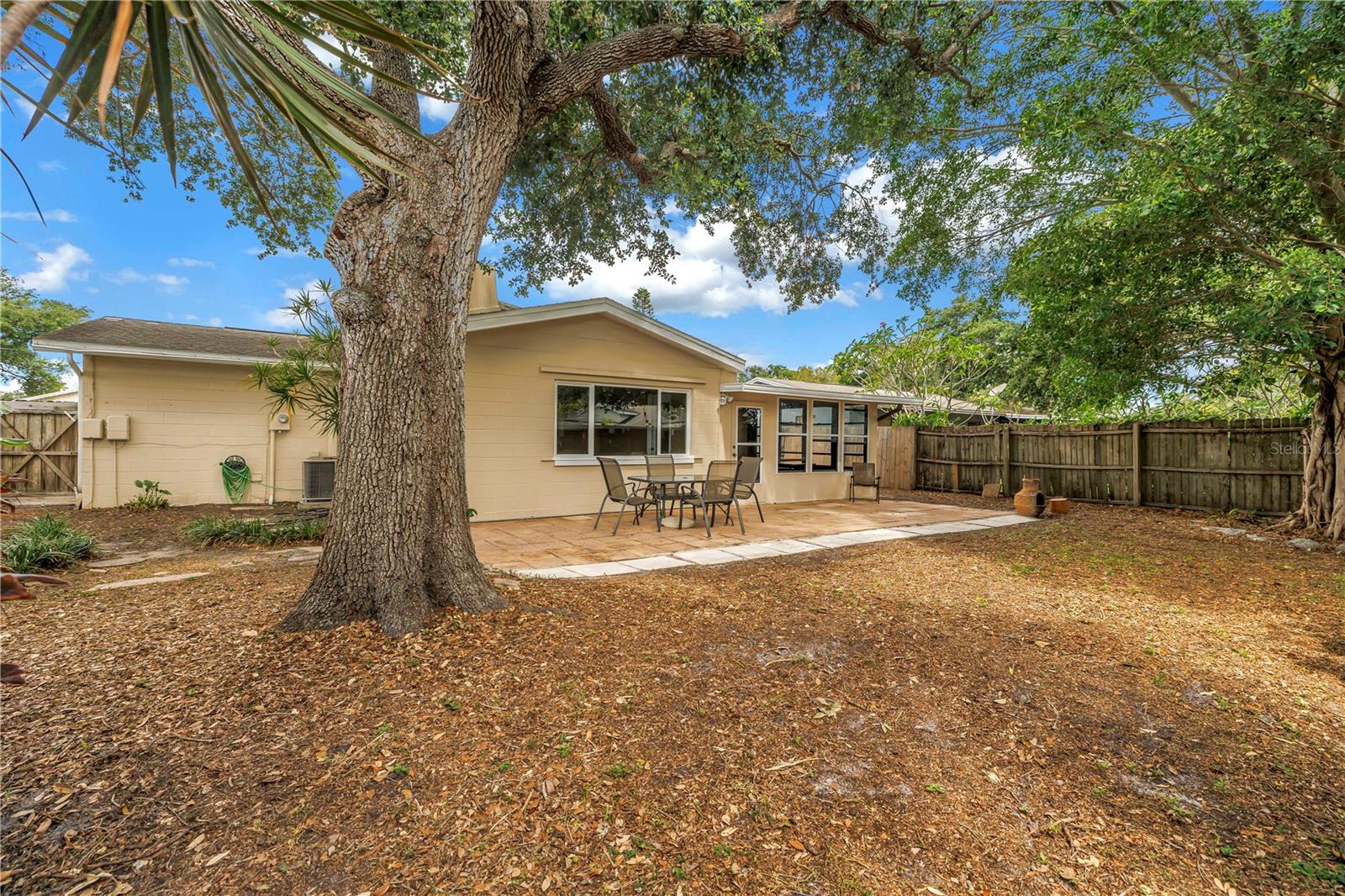 COLLEGE MANOR - Residential