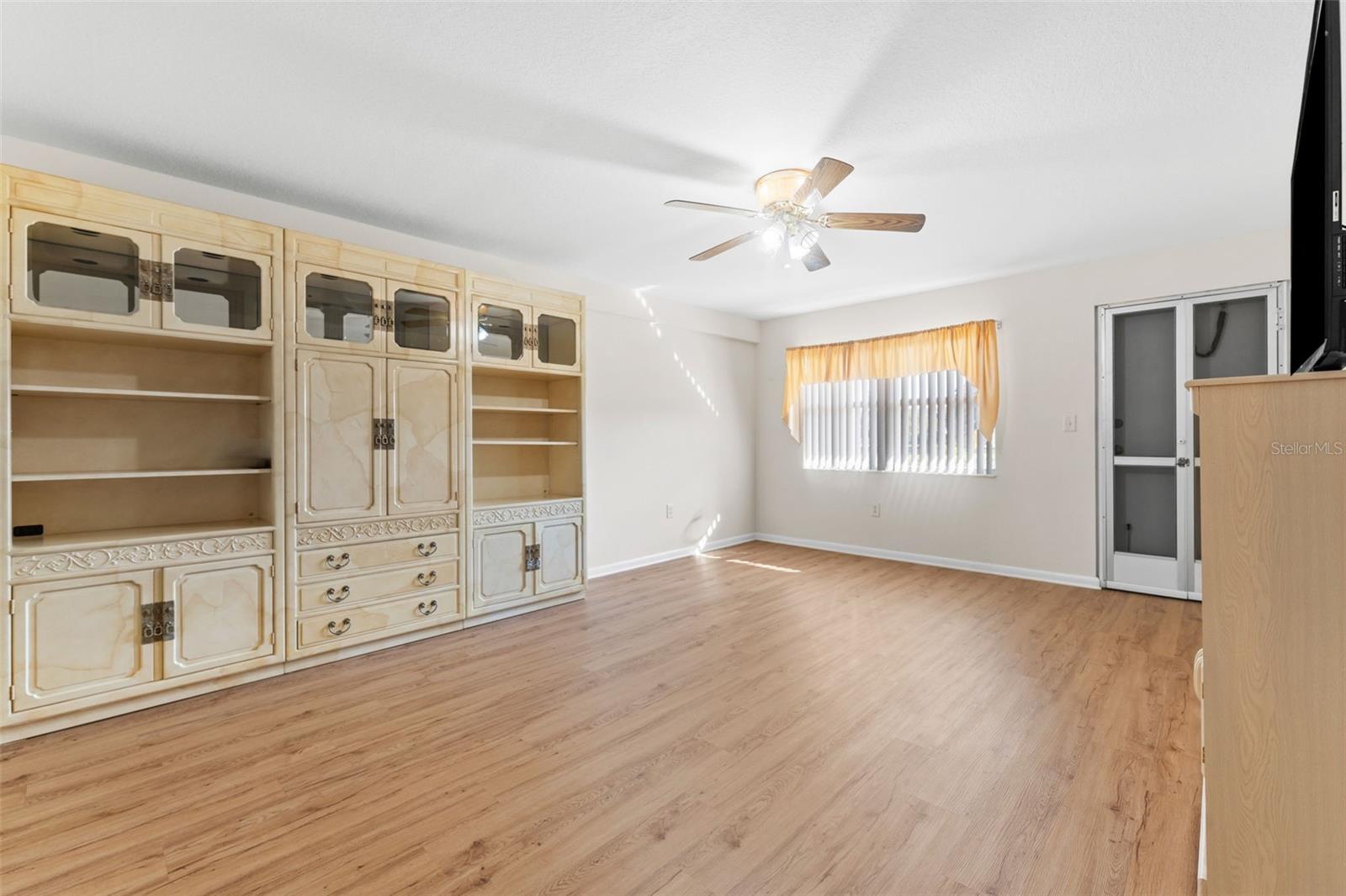 TOWN APTS CONDO - Residential