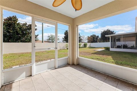 A home in WINTER HAVEN