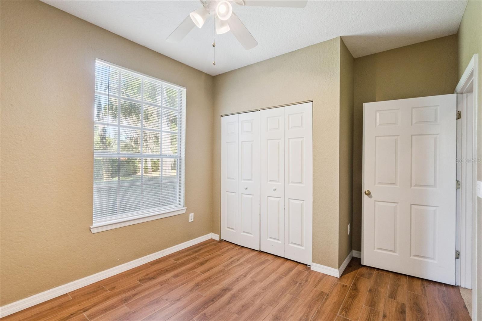 CRESCENT PLACE AT LAKE LOTUS CONDO - Residential