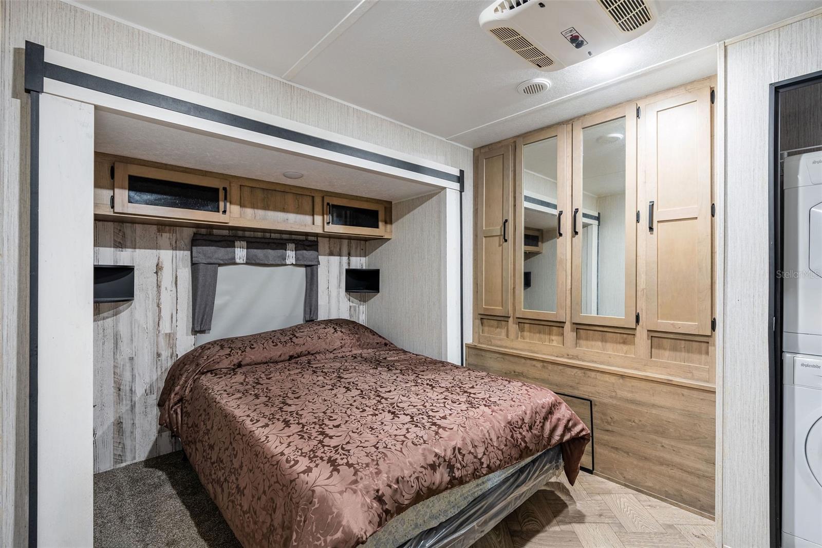 GUANIQUILLA WARD - Residential