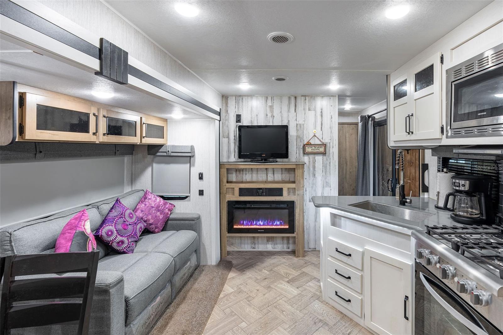 GUANIQUILLA WARD - Residential