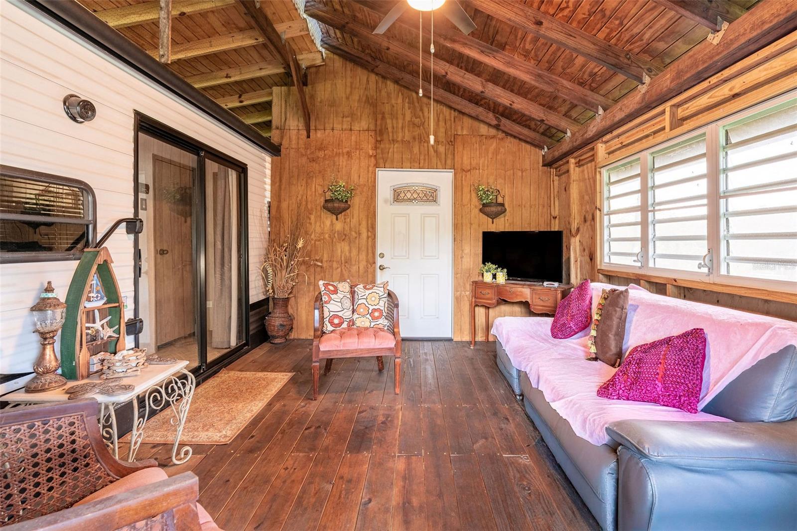 GUANIQUILLA WARD - Residential